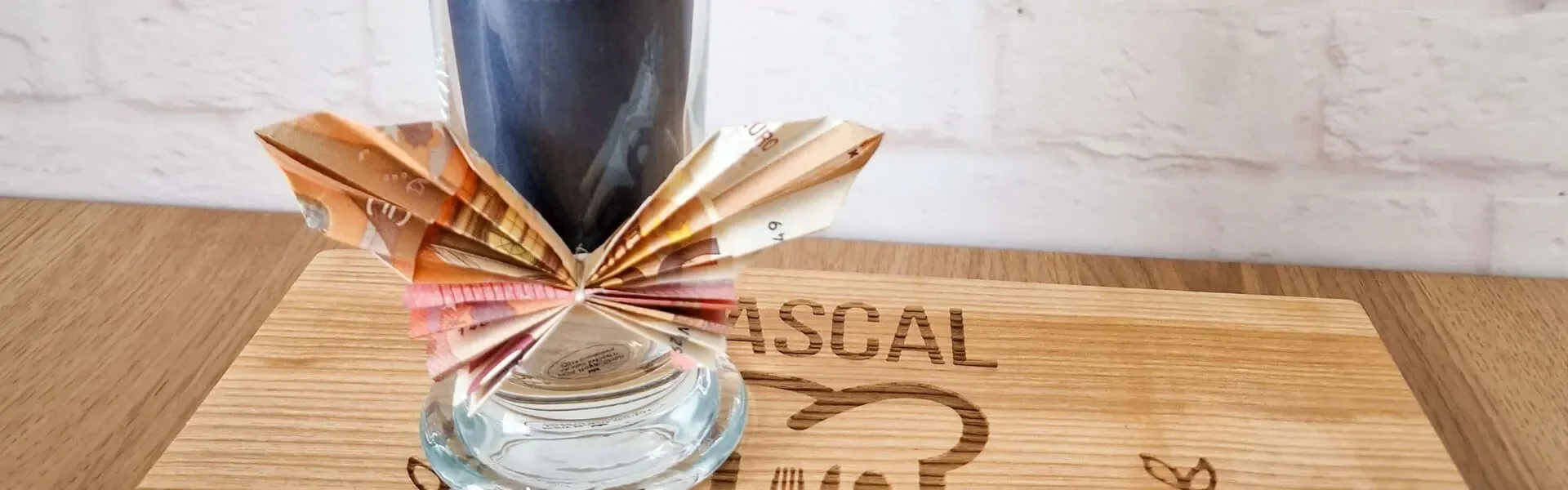 Geldscheine falten zum Schmetterling -  Geld Falten Schmetterling: Kreative Idee zum Geldschein falten 