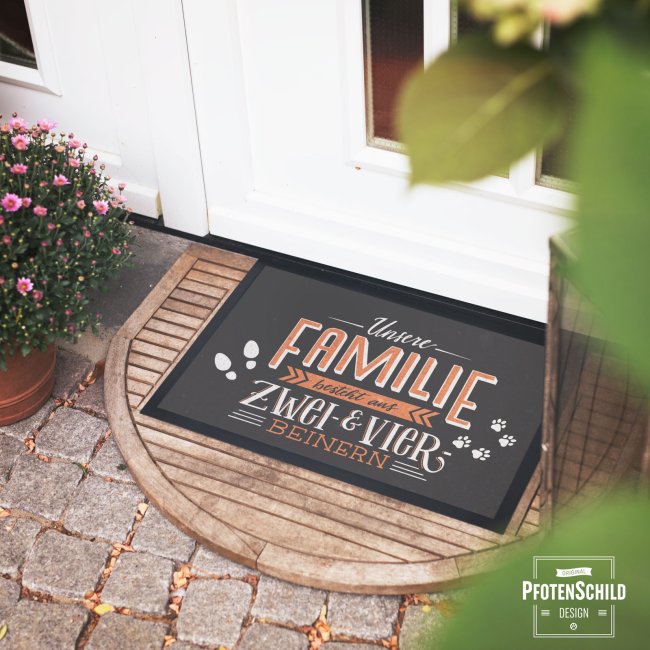 Fu&szlig;matte mit Spruch - Unsere Familie besteht aus Zwei- und Vierbeinern - 90 x 60 cm