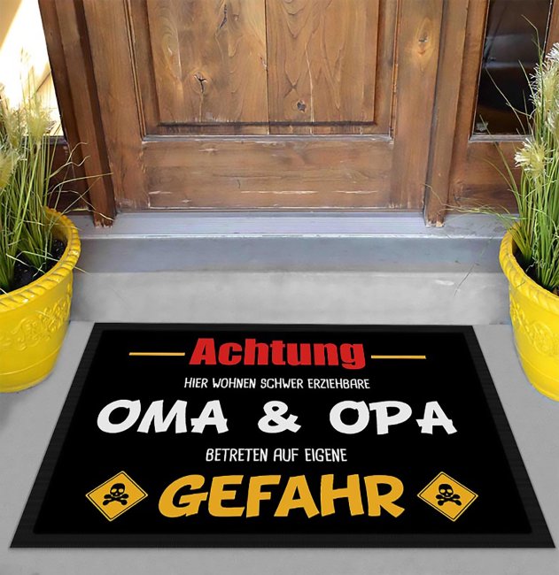 Fu&szlig;matte mit Spruch - Schwer erziehbare Oma &amp; Opa - 75 x 50 cm