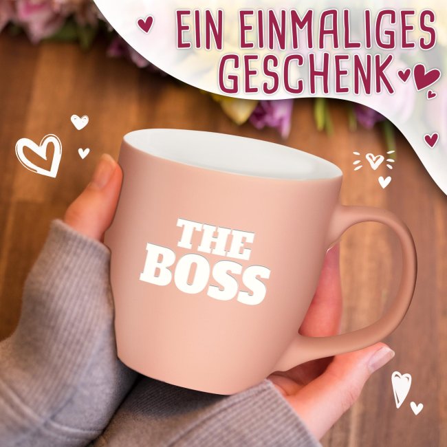 Samtig-matte Porzellantasse mit Gravur - XXL Jumbotasse - THE BOSS - Cozy Caramel