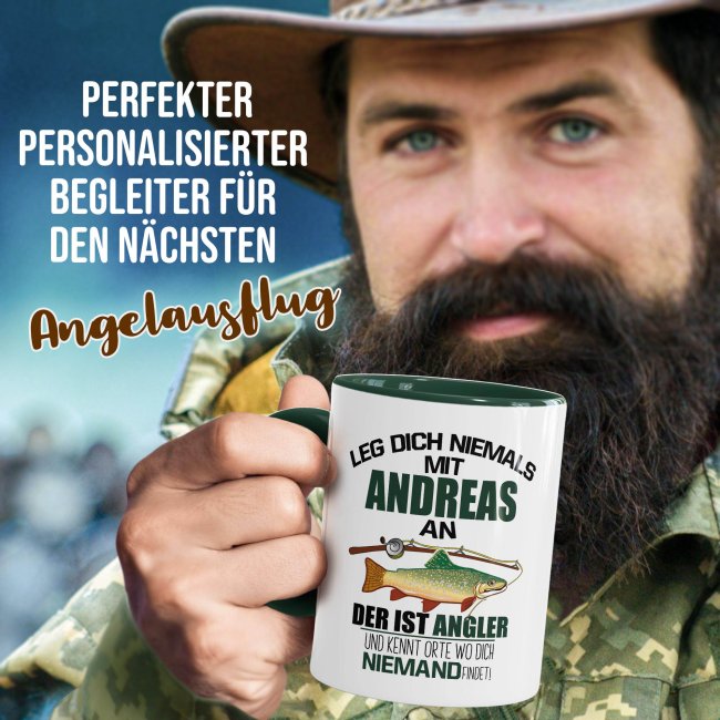 Tasse - Ein Angler kennt Orte wo dich keiner findet - mit Name - Innen &amp; Henkel Dunkelgr&uuml;n