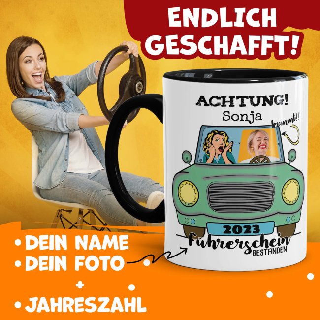 Tasse - F&uuml;hrerschein bestanden - gr&uuml;nes Auto - mit Foto, Name und Jahr - Innen &amp; Henkel Schwarz