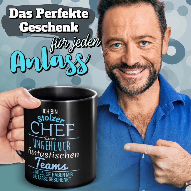Schwarze Chef-Tasse mit Spruch - Stolzer Chef