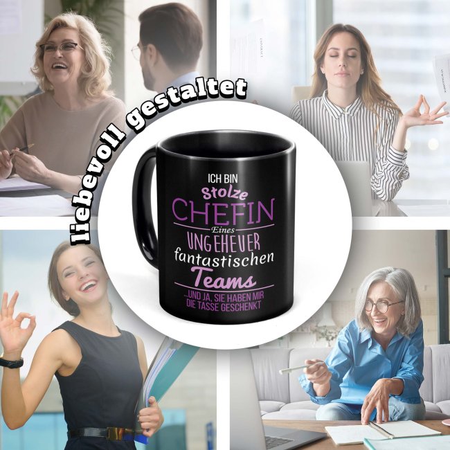 Schwarze Tasse - Stolze Chefin - Lila