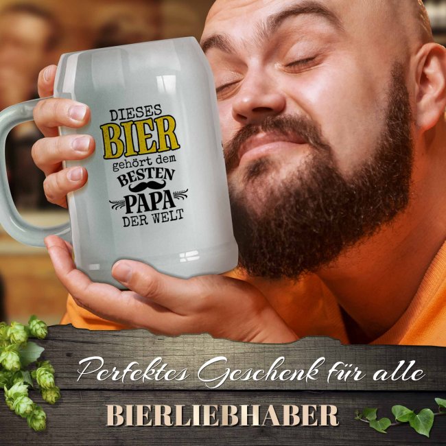 Personalisierter Bierkrug mit Name - Dieses Bier geh&ouml;rt dem besten Papa - Keramik Grau, 500 ml