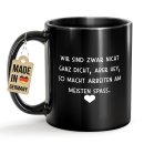 Schwarze Tasse mit Spruch - Nicht ganz dicht so macht...