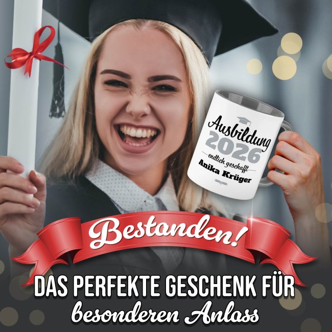 Tasse zur Ausbildung mit Name &amp; Jahr - Endlich geschafft - Innen &amp; Henkel Grau