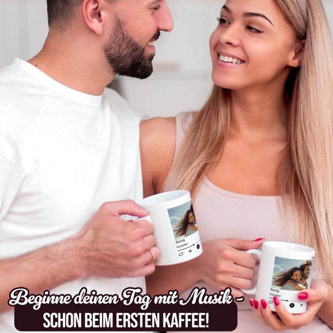 Musik-Tasse - Playlist - personalisiert mit Foto &amp; 2 Wunschtexten - Innen &amp; Henkel Schwarz