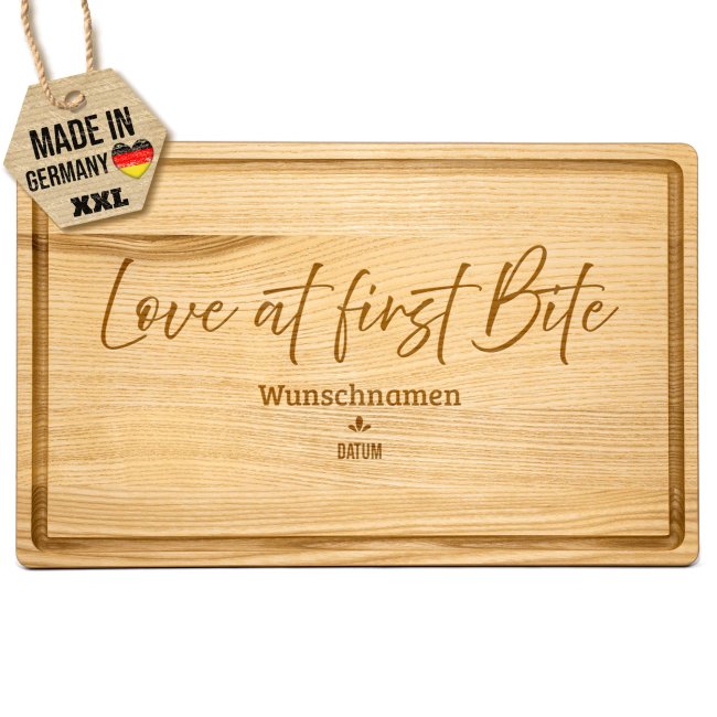 Gro&szlig;es Schneidebrett mit Gravur - At first Bite - mit Namen &amp; Datum - 40 x 25 cm
