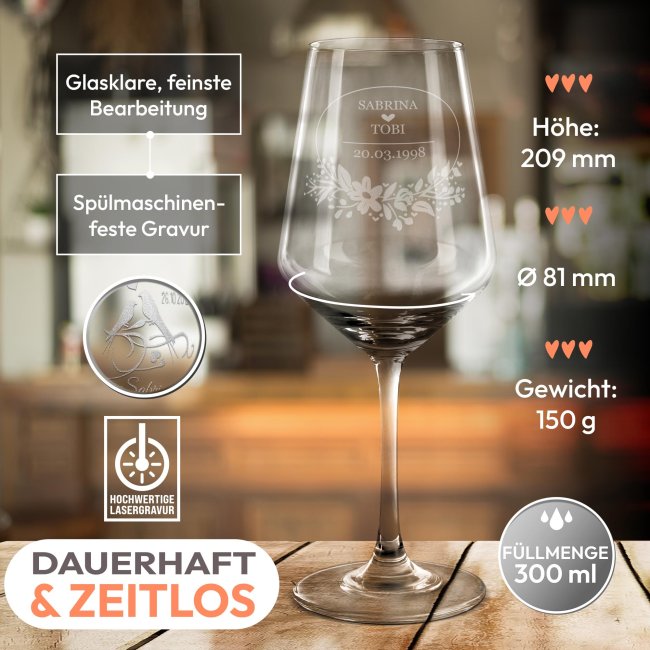 Wei&szlig;weinglas mit Gravur - Kranz - mit Namen &amp; Datum