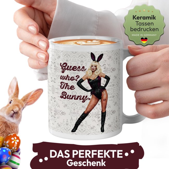 Oster-Tasse mit Spruch - Guess who? The Bunny. - Edgy Pin-Up - Verschiedene Farben