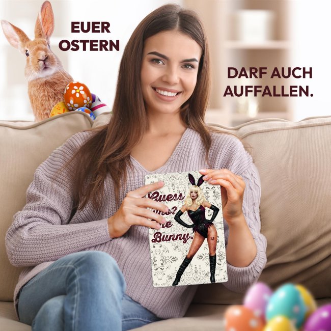 Blechschild mit Spruch - Guess who? The Bunny - Retro Muster - A4 Hochformat