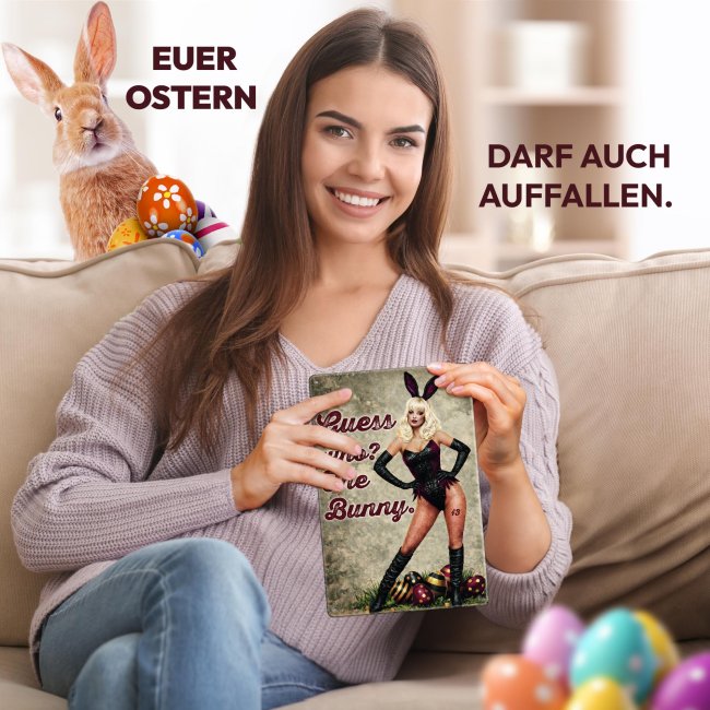 Blechschild mit Spruch - Guess who? The Bunny - mit Ostereiern - A4 Hochformat