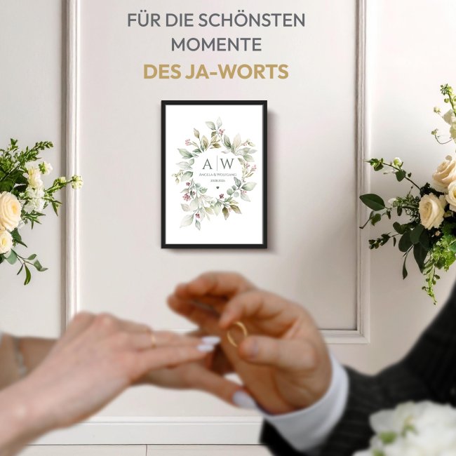 Fotodruck mit Bilderrahmen zur Hochzeit - Kranz - mit Initialen, Namen &amp; Datum - in 2 Gr&ouml;&szlig;en