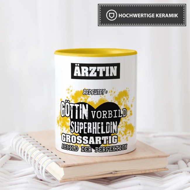 Berufe-Tasse in Gelb - Bedeutung einer &Auml;rztin