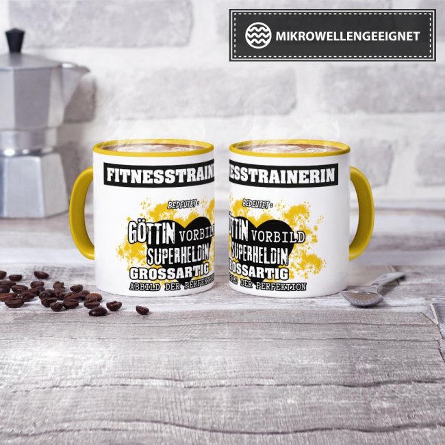 Berufe-Tasse in Gelb - Bedeutung einer Fitnesstrainerin
