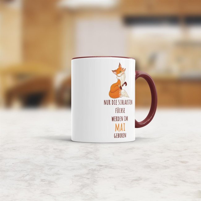 Tasse Die schlausten F&uuml;chse werden im Mai geboren - Weinrot