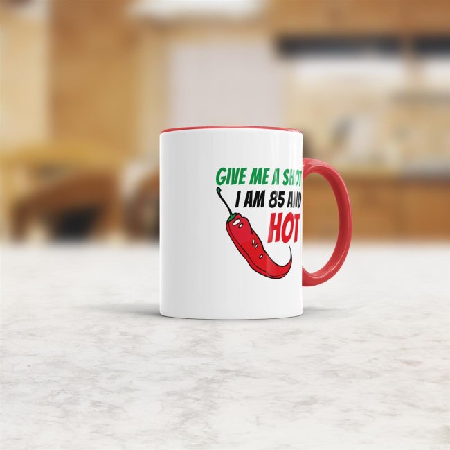 Tasse zum Geburtstag - Give me a shot I am 85 and hot - Rot