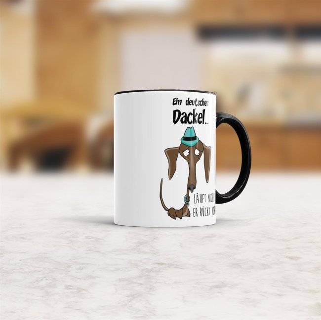 Dackeltasse - Ein deutscher Dackel l&auml;uft nicht, er r&uuml;ckt vor! - Innen &amp; Henkel Schwarz