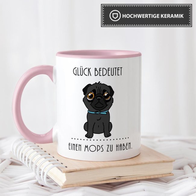 Tasse -Gl&uuml;ck bedeutet einen Mops zu haben, Schwarz- Innen &amp; Henkel Rosa
