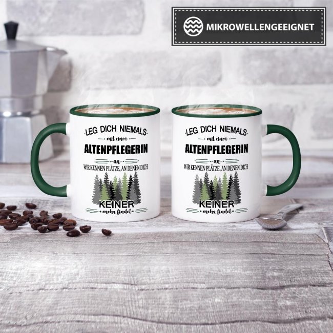 Berufe-Tasse - Leg dich niemals mit einer Altenpflegerin an - Dunkelgr&uuml;n