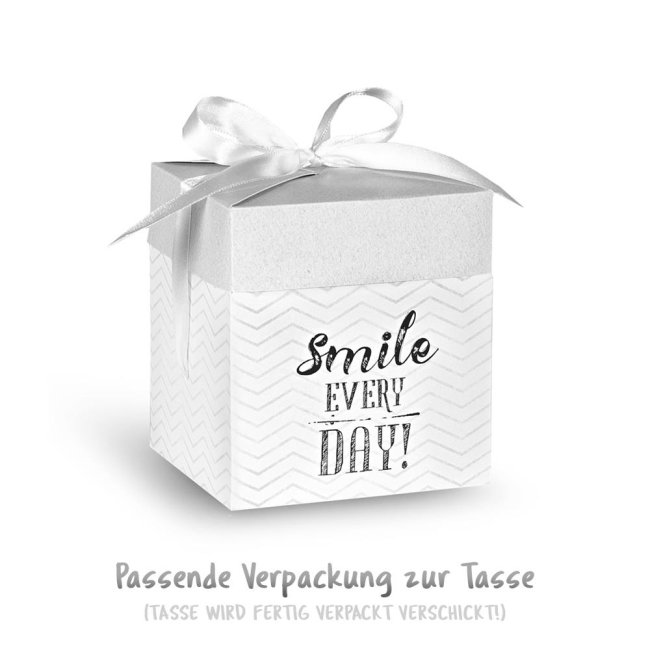 Geschenk-Set aus Spruch-Tasse mit Geschenk-Box und passender Gru&szlig;-Karte &quot;Smile&quot;