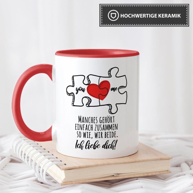 Tasse Puzzleteile &quot;Manches geh&ouml;rt einfach zusammen&quot; Innen &amp; Henkel Rot