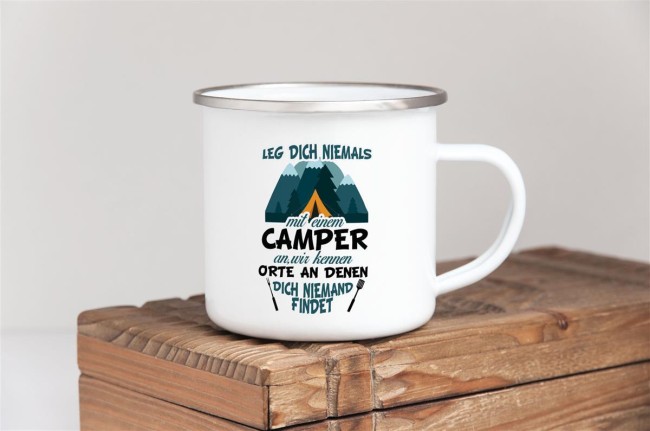 Emaille Tasse mit Spruch - Leg Dich niemals mit einem Camper an - groß Rand silber