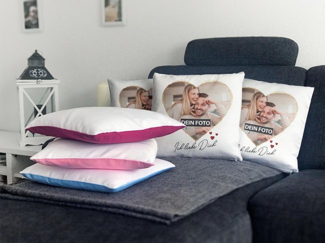 Kissen mit Foto selbst gestalten // Kissen mit Fotocollage in Herzform // Hier S&uuml;&szlig;es Partnergeschenk zum Geburtstag,  Valentinstag oder Jahrestag finden und verschenken!